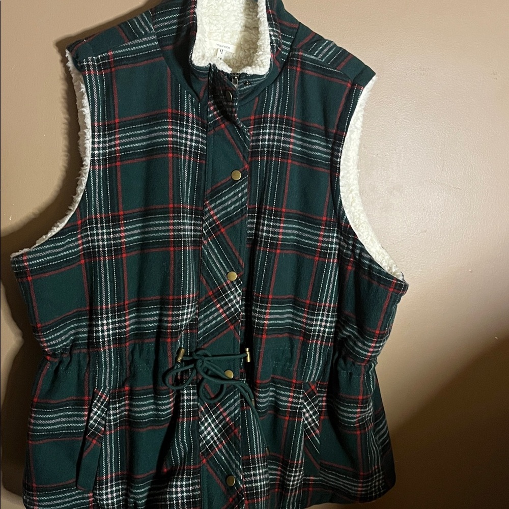 😄Maurice’s plus size Sherpa plaid vest cinched waist